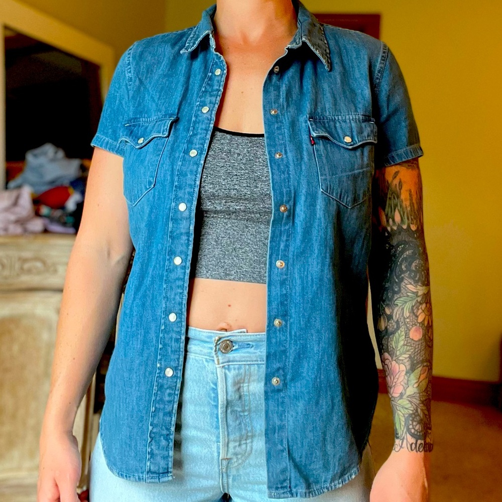 Denim Levi’s western snap down short sleeve shirt
